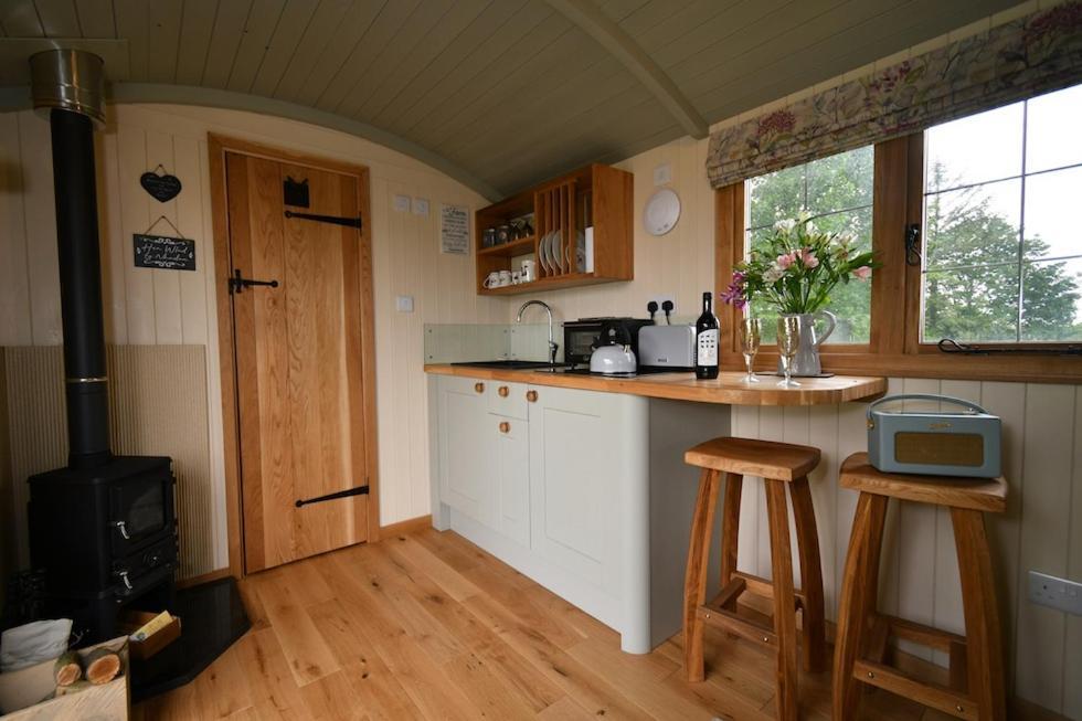 The Shepherds Hut Carmarthen Kültér fotó