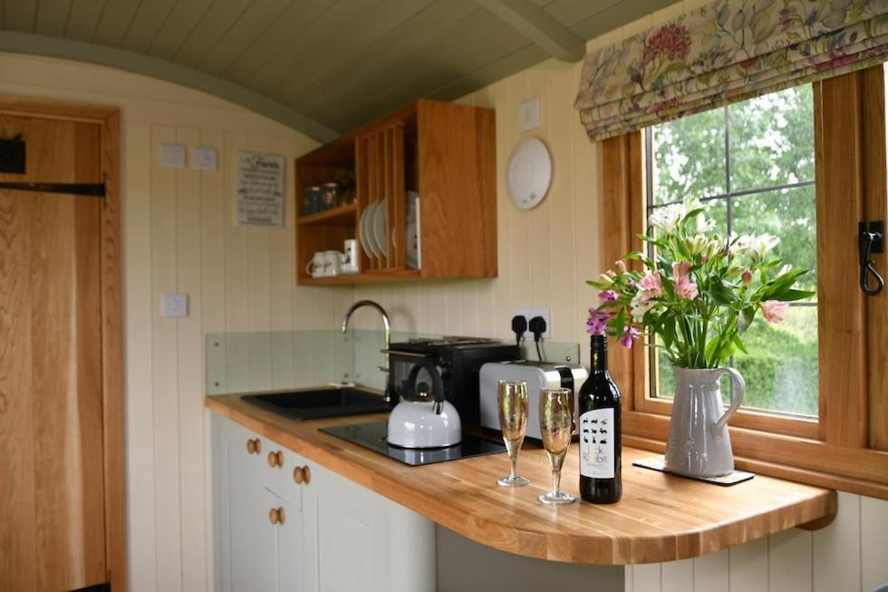 The Shepherds Hut Carmarthen Kültér fotó